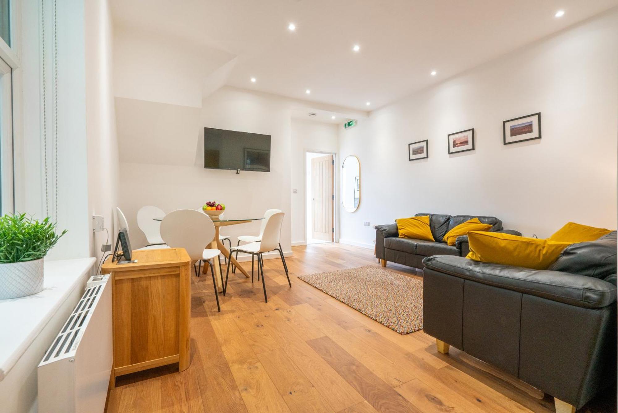 The Botanical Flat 1 *